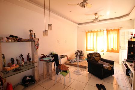 Sala de casa para alugar com 3 quartos, 35m² em Olaria, Rio de Janeiro