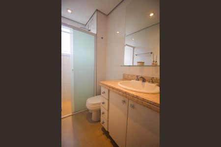 Apartamento à venda com 193m², 3 quartos e 4 vagasBanheiro da Suíte 2