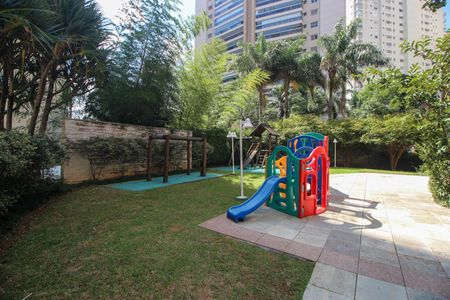 Apartamento à venda com 193m², 3 quartos e 4 vagasÁrea comum - Playground