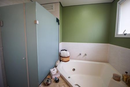 Apartamento à venda com 193m², 3 quartos e 4 vagasBanheiro da Suíte 1
