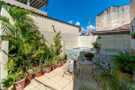 Apartamento à venda com 74m², 2 quartos e sem vagaÁrea comum de acesso