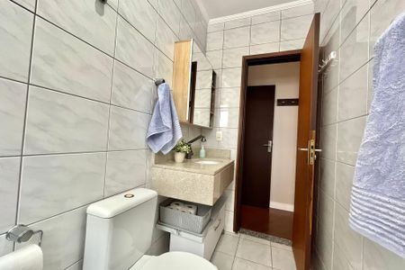 Casa à venda com 156m², 3 quartos e 2 vagas Casa à venda com 156m², 3 quartos e 2 vagasBanheiro da Suíte