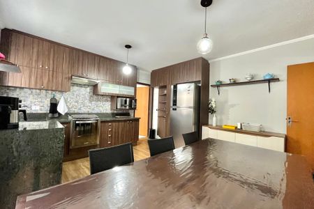 Casa à venda com 156m², 3 quartos e 2 vagas Casa à venda com 156m², 3 quartos e 2 vagasCozinha