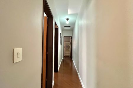 Casa à venda com 156m², 3 quartos e 2 vagas Casa à venda com 156m², 3 quartos e 2 vagasCorredor