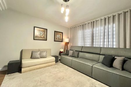 Casa à venda com 156m², 3 quartos e 2 vagas Casa à venda com 156m², 3 quartos e 2 vagasSala