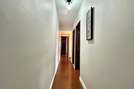 Casa à venda com 156m², 3 quartos e 2 vagas Casa à venda com 156m², 3 quartos e 2 vagasCorredor