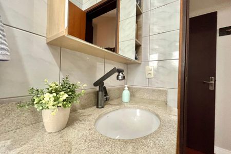Casa à venda com 156m², 3 quartos e 2 vagas Casa à venda com 156m², 3 quartos e 2 vagasBanheiro da Suíte