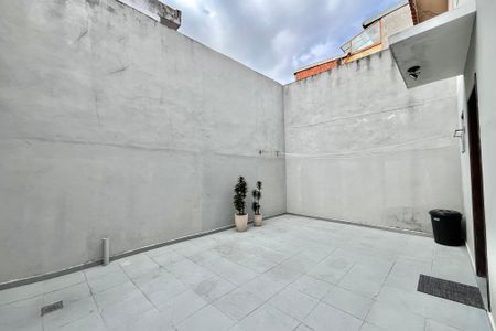 Casa à venda com 156m², 3 quartos e 2 vagas Casa à venda com 156m², 3 quartos e 2 vagasQuintal