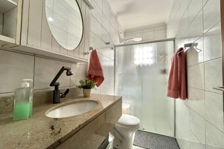 Casa à venda com 156m², 3 quartos e 2 vagas Casa à venda com 156m², 3 quartos e 2 vagasBanheiro Corredor