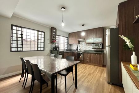 Casa à venda com 156m², 3 quartos e 2 vagas Casa à venda com 156m², 3 quartos e 2 vagasCozinha