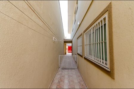 Casa para alugar com 148m², 3 quartos e 4 vagasCorredor externo