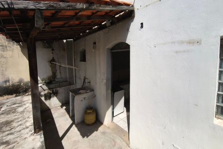 Casa para alugar com 60m², 2 quartos e sem vagaQuintal