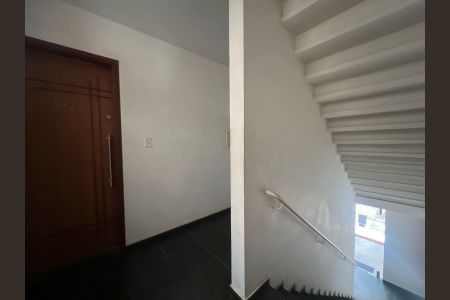 Apartamento para alugar com 50m², 2 quartos e 1 vagaEscada