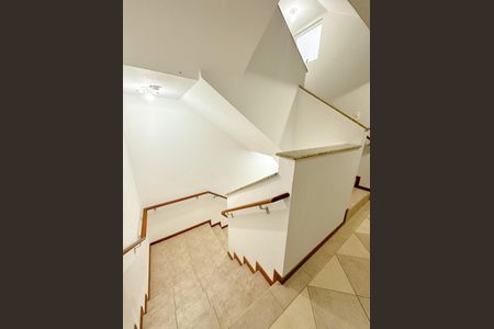 Apartamento para alugar com 117m², 3 quartos e 2 vagasEscada