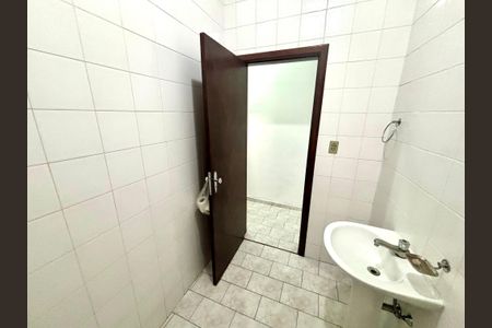 Casa à venda com 240m², 3 quartos e 1 vagaBanheiro 1