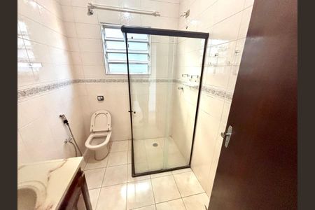 Casa à venda com 240m², 3 quartos e 1 vagaBanheiro 2