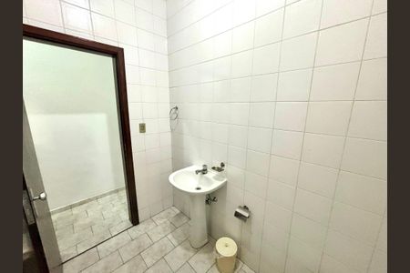 Casa à venda com 240m², 3 quartos e 1 vagaBanheiro 1