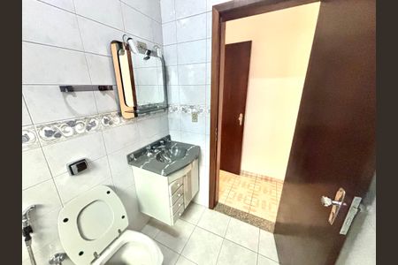 Casa à venda com 240m², 3 quartos e 1 vagaBanheiro da Suíte 1
