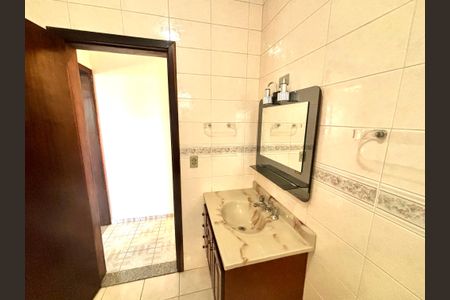 Casa à venda com 240m², 3 quartos e 1 vagaBanheiro 2