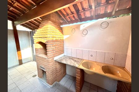 Casa à venda com 240m², 3 quartos e 1 vagaChurrasqueira