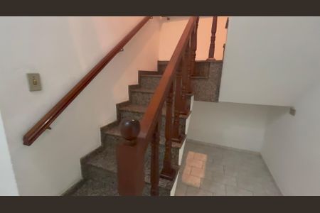 Casa à venda com 240m², 3 quartos e 1 vagaEscada