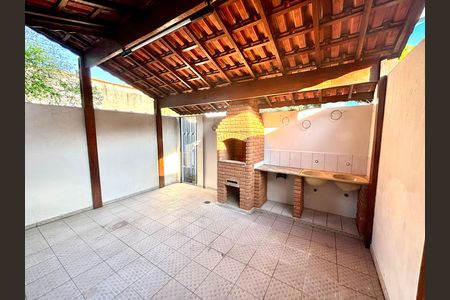 Casa à venda com 240m², 3 quartos e 1 vagaChurrasqueira