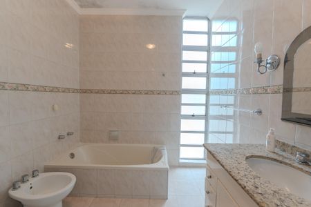 Apartamento à venda com 194m², 3 quartos e 1 vagaBanheiro da Suíte