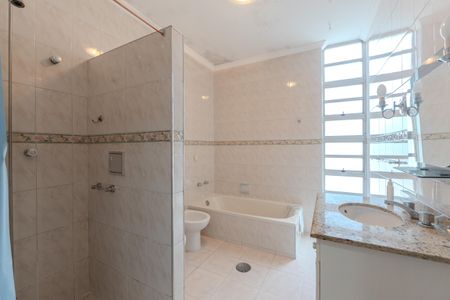 Apartamento à venda com 194m², 3 quartos e 1 vagaBanheiro da Suíte