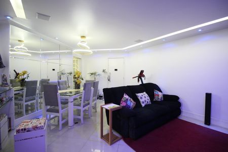 Sala de apartamento à venda com 2 quartos, 70m² em Chácara Agrindus, Taboão da Serra