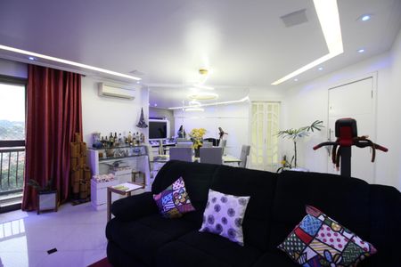 Sala de apartamento à venda com 2 quartos, 70m² em Chácara Agrindus, Taboão da Serra