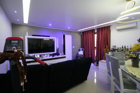 Sala de apartamento à venda com 2 quartos, 70m² em Chácara Agrindus, Taboão da Serra