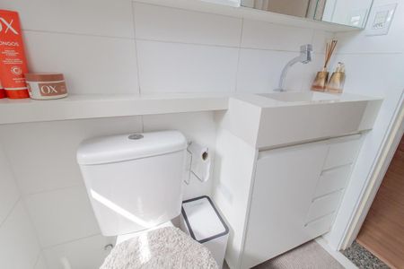 Banheiro de apartamento para alugar com 2 quartos, 50m² em Vila Guarani, Mauá