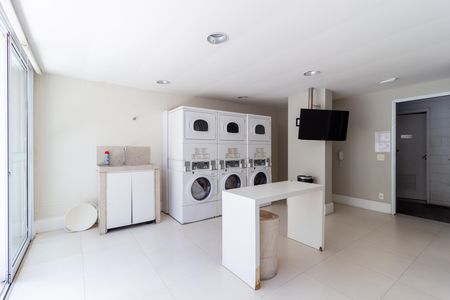 Apartamento à venda com 77m², 2 quartos e 2 vagas Apartamento à venda com 77m², 2 quartos e 2 vagasLavanderia