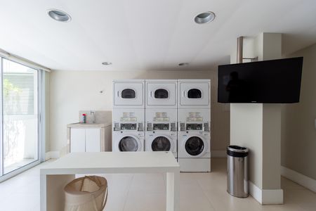 Apartamento à venda com 77m², 2 quartos e 2 vagas Apartamento à venda com 77m², 2 quartos e 2 vagasLavanderia