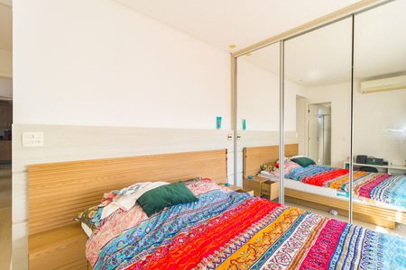 Apartamento à venda com 77m², 2 quartos e 2 vagas Apartamento à venda com 77m², 2 quartos e 2 vagasSuíte