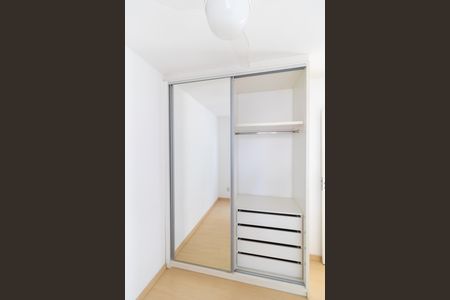 Apartamento à venda com 58m², 2 quartos e 1 vaga Apartamento à venda com 58m², 2 quartos e 1 vagaQuarto 01 - armário