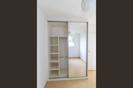 Apartamento à venda com 58m², 2 quartos e 1 vaga Apartamento à venda com 58m², 2 quartos e 1 vagaQuarto 01 - armário