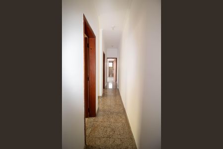 Casa para alugar com 128m², 3 quartos e 3 vagasCorredor