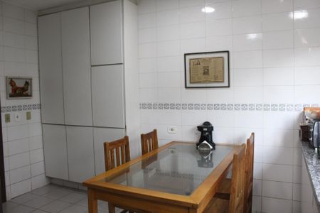 Casa de condomínio para alugar com 200m², 4 quartos e 2 vagas Casa de condomínio para alugar com 200m², 4 quartos e 2 vagasCozinha