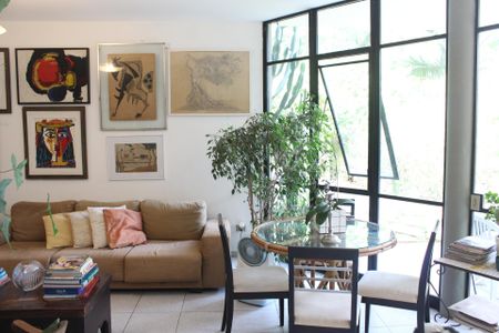 Sala de casa de condomínio para alugar com 4 quartos, 200m² em Chácara das Paineiras, Cotia