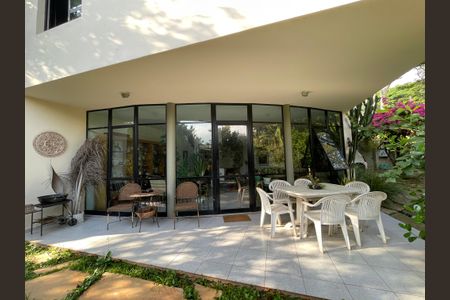 Casa de condomínio para alugar com 200m², 4 quartos e 2 vagas Casa de condomínio para alugar com 200m², 4 quartos e 2 vagasVaranda
