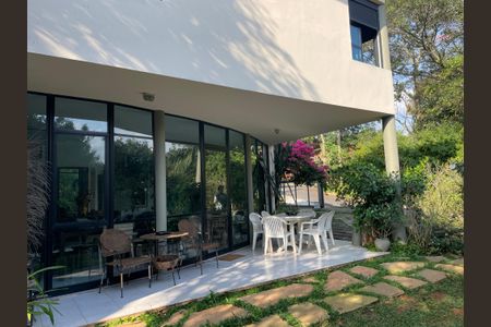 Casa de condomínio para alugar com 200m², 4 quartos e 2 vagas Casa de condomínio para alugar com 200m², 4 quartos e 2 vagasVaranda