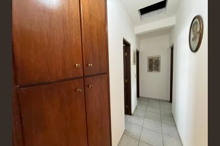 Casa de condomínio para alugar com 200m², 4 quartos e 2 vagas Casa de condomínio para alugar com 200m², 4 quartos e 2 vagasCorredor