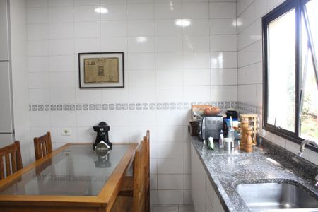 Casa de condomínio para alugar com 200m², 4 quartos e 2 vagas Casa de condomínio para alugar com 200m², 4 quartos e 2 vagasCozinha