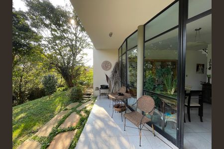 Casa de condomínio para alugar com 200m², 4 quartos e 2 vagas Casa de condomínio para alugar com 200m², 4 quartos e 2 vagasVaranda