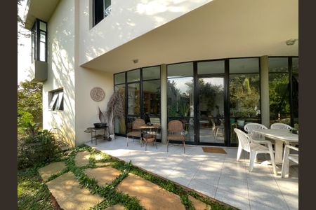 Casa de condomínio para alugar com 200m², 4 quartos e 2 vagas Casa de condomínio para alugar com 200m², 4 quartos e 2 vagasVaranda