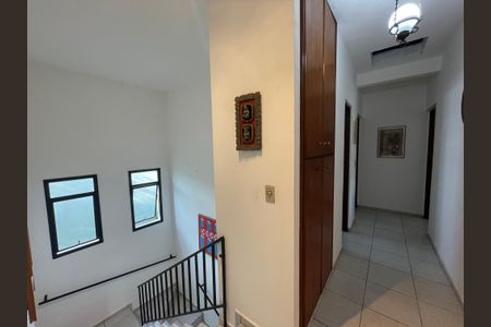 Casa de condomínio para alugar com 200m², 4 quartos e 2 vagas Casa de condomínio para alugar com 200m², 4 quartos e 2 vagasCorredor