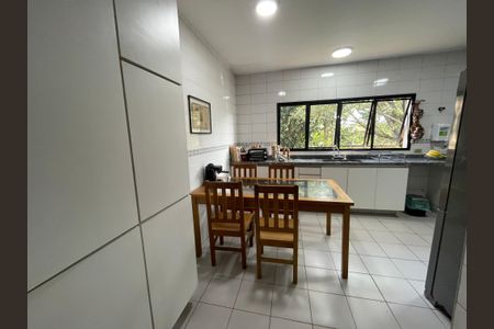 Casa de condomínio para alugar com 200m², 4 quartos e 2 vagas Casa de condomínio para alugar com 200m², 4 quartos e 2 vagasCozinha