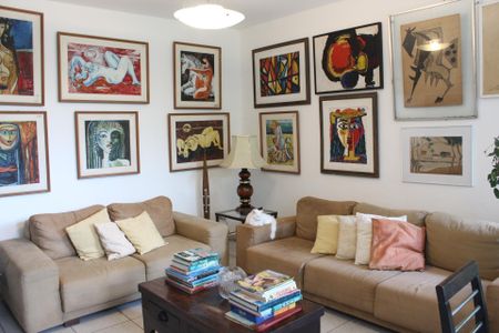 Sala de casa de condomínio para alugar com 4 quartos, 200m² em Chácara das Paineiras, Cotia