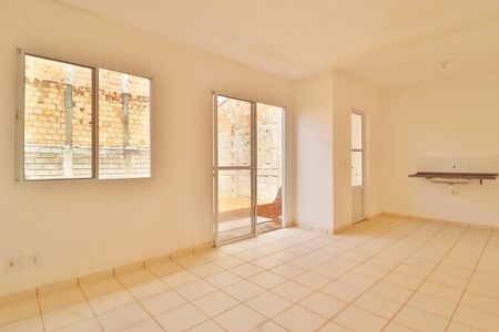 Casa de condomínio para alugar com 66m², 2 quartos e 2 vagasSala